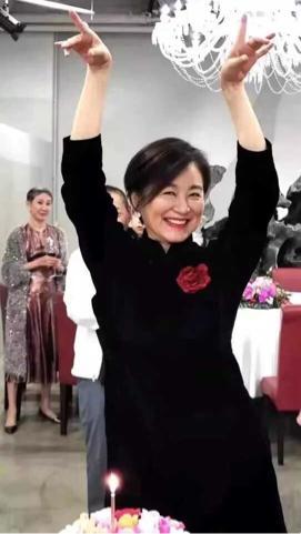 林青霞厨师爆料视频播放,厨房里的明星生活与美食故事  第3张